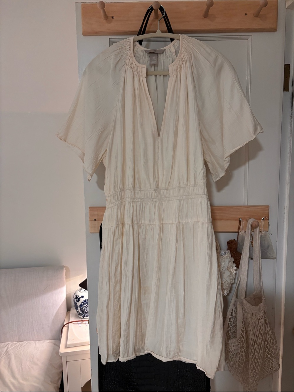 Soft Cream V-Neck Women's Dress - Linen Cotton Blend - MEDIUM - NWOT, Knee-Lengt